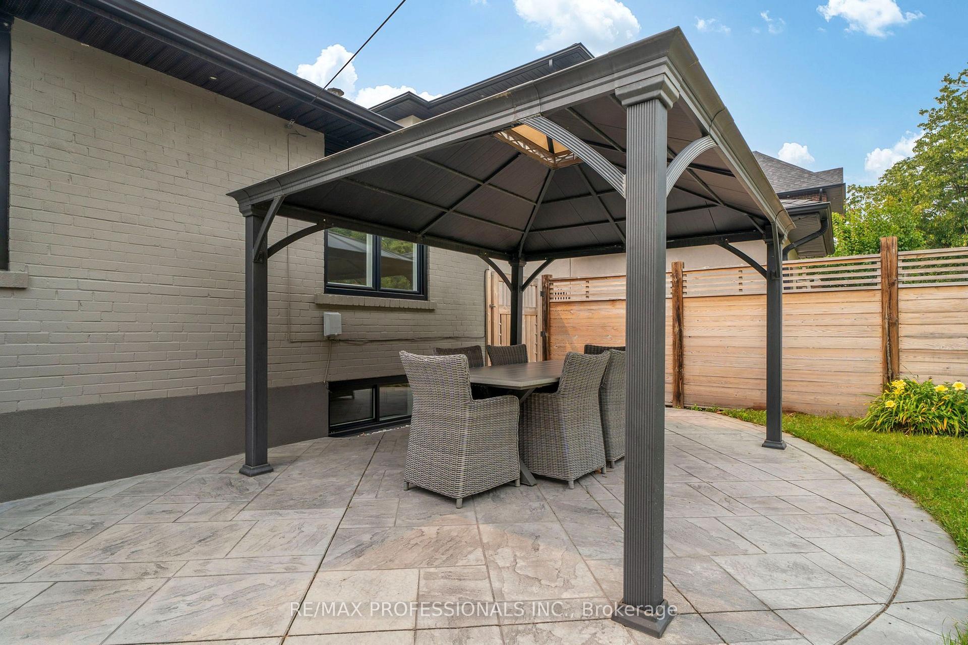 Photo 34 of 77 Cronin Drive, Etobicoke, Islington-City Centre West — HOMEH