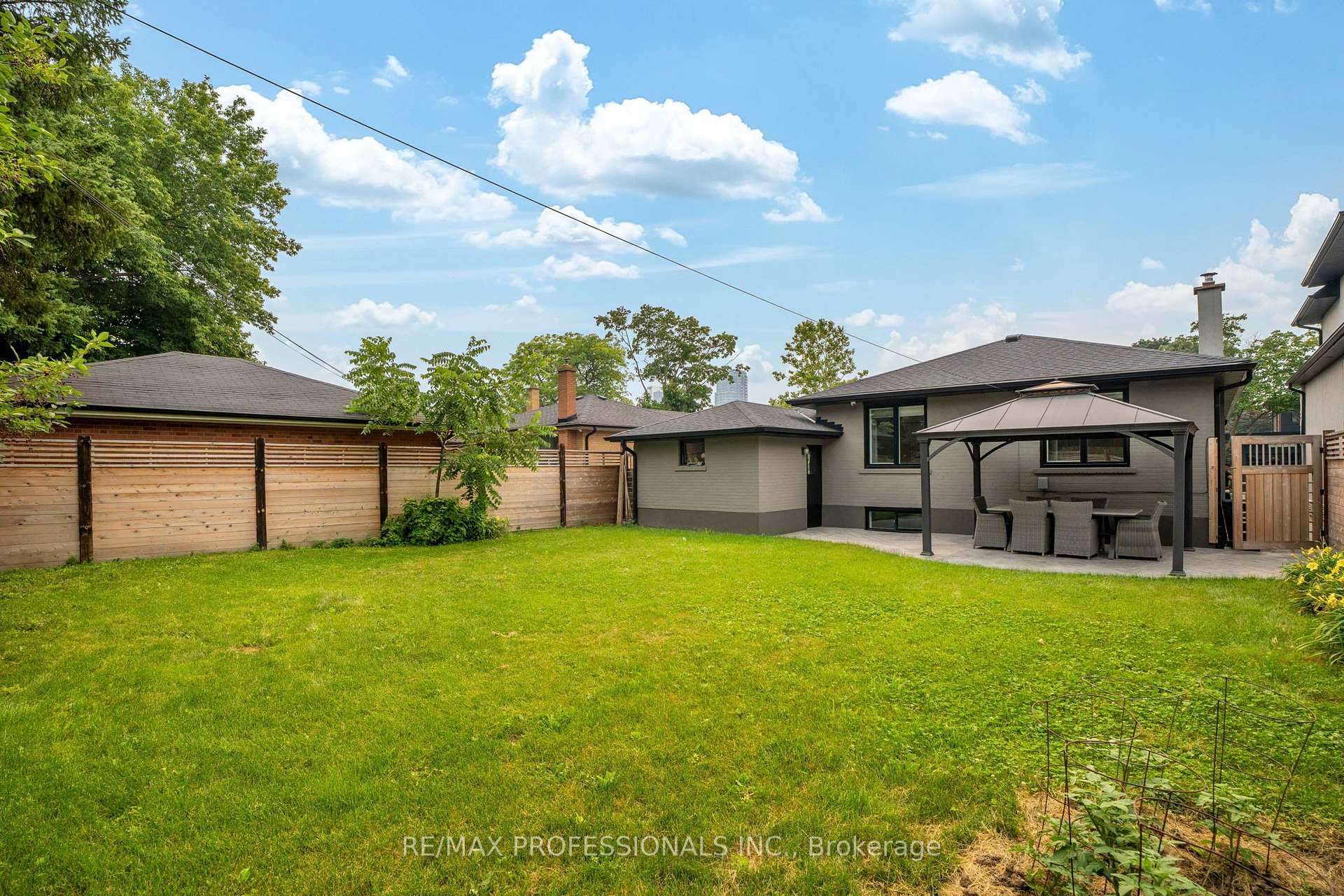 Photo 36 of 77 Cronin Drive, Etobicoke, Islington-City Centre West — HOMEH