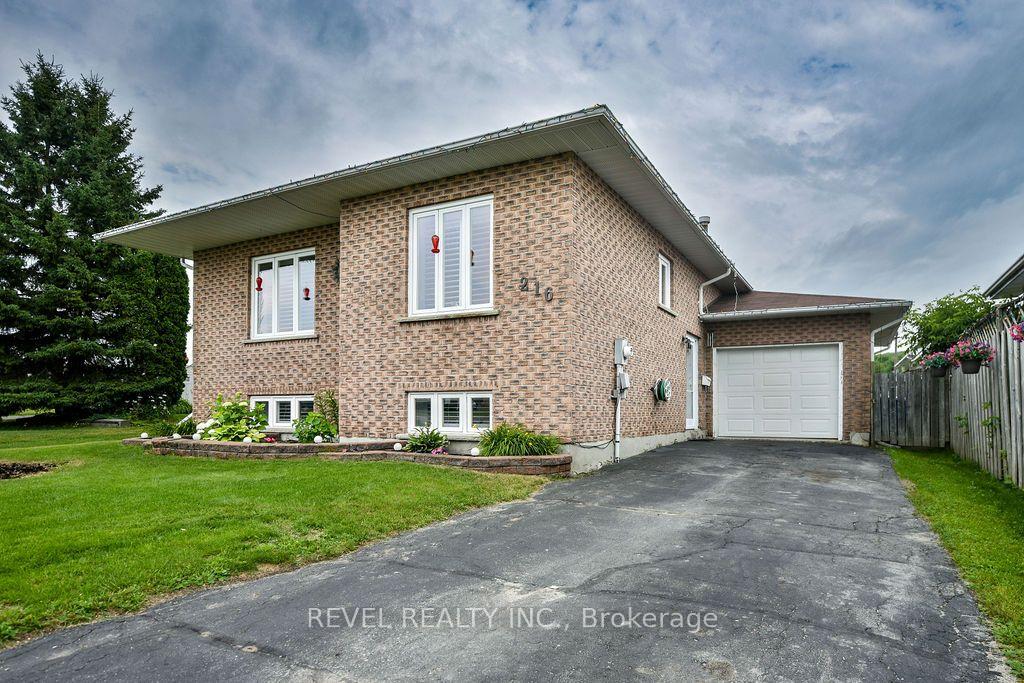 Photo 2 of 216 Renee Place, Timmins, TNW - Riverpark — HOMEH