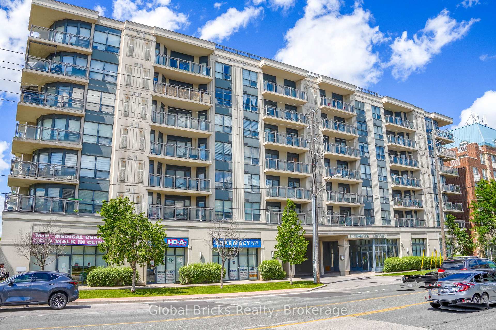 Front of 872 Sheppard Avenue W