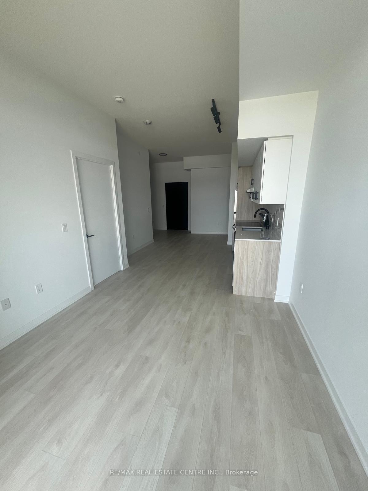 Photo 8 of Unit D906, 4878 Powers Common, Burlington, Alton — HOMEH