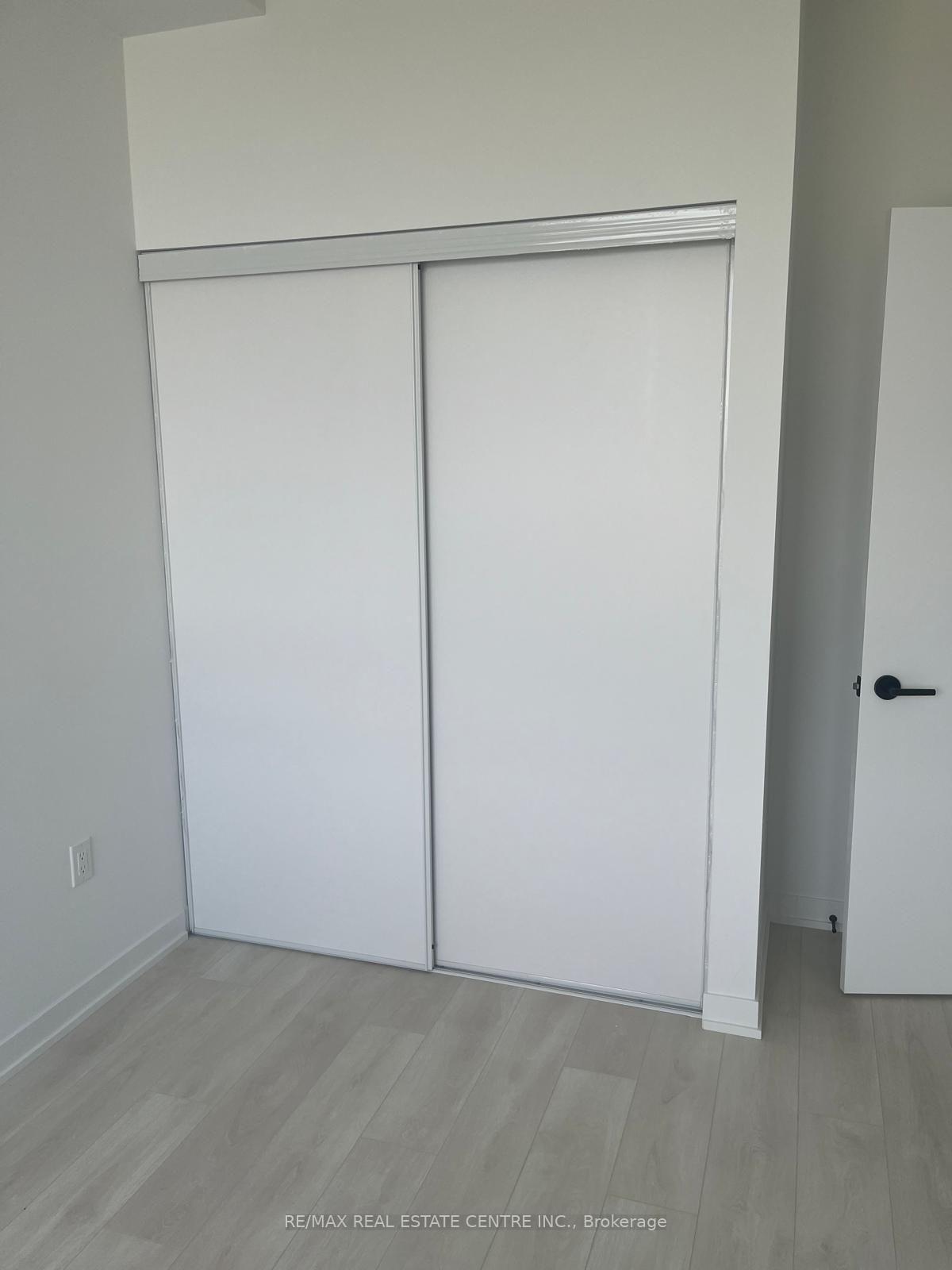 Photo 12 of Unit D906, 4878 Powers Common, Burlington, Alton — HOMEH