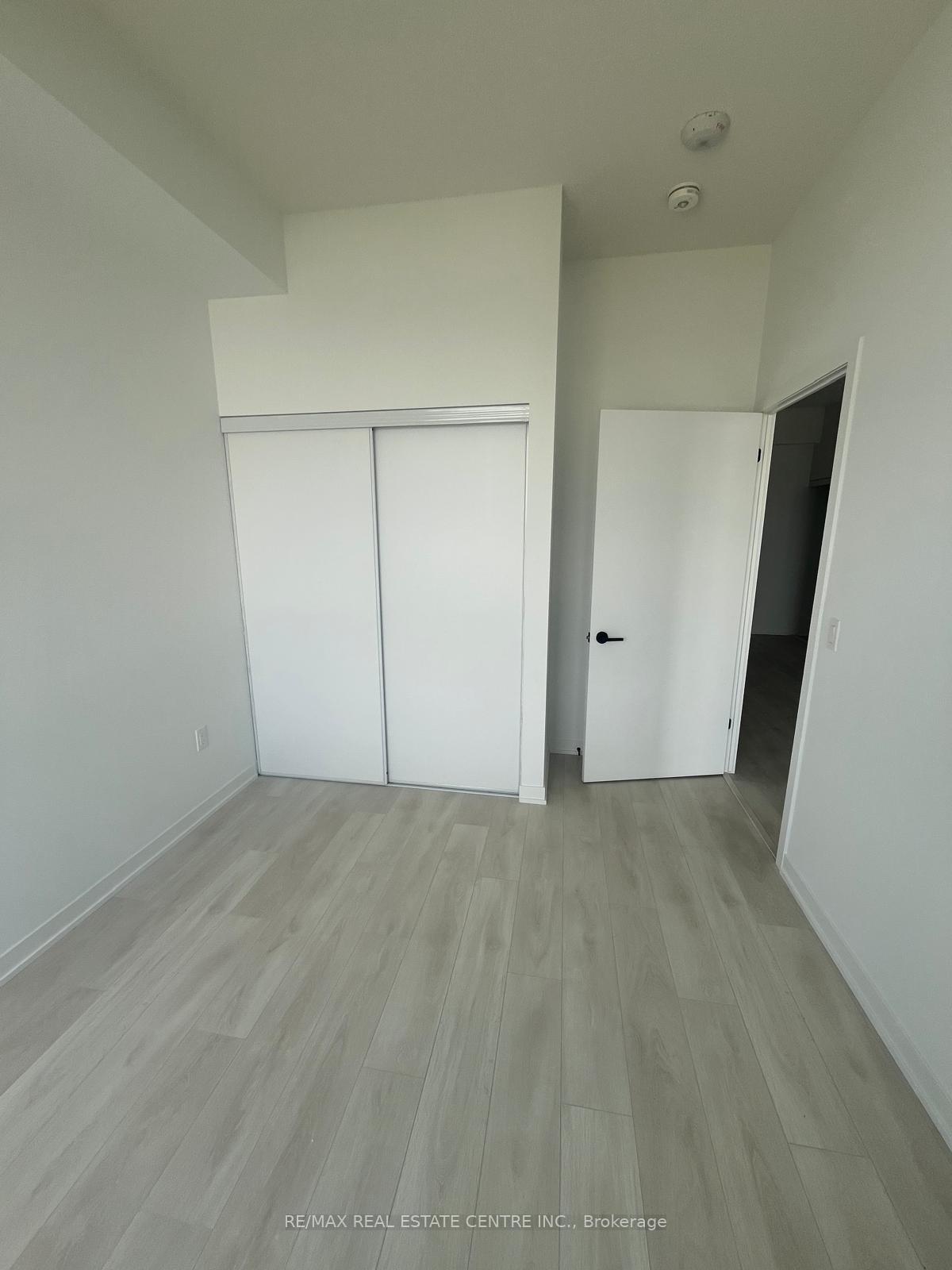 Photo 13 of Unit D906, 4878 Powers Common, Burlington, Alton — HOMEH