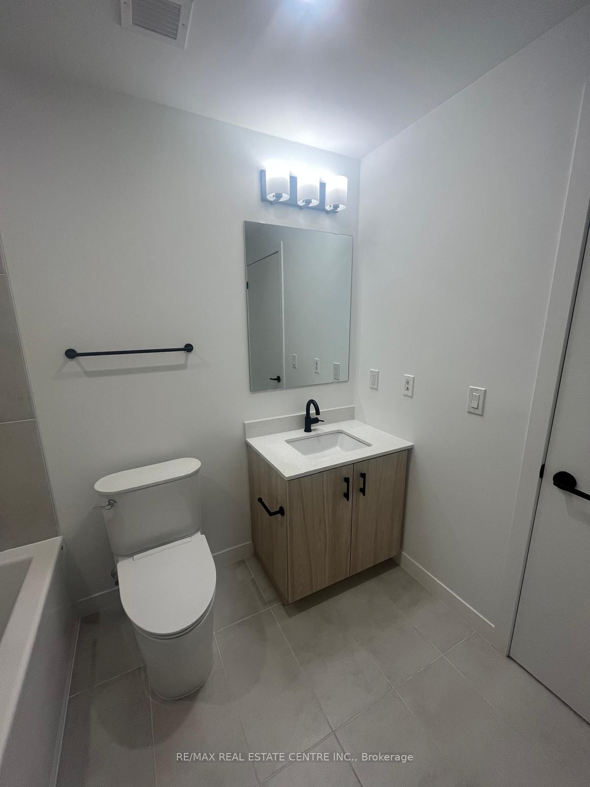 Photo 18 of Unit D906, 4878 Powers Common, Burlington, Alton — HOMEH