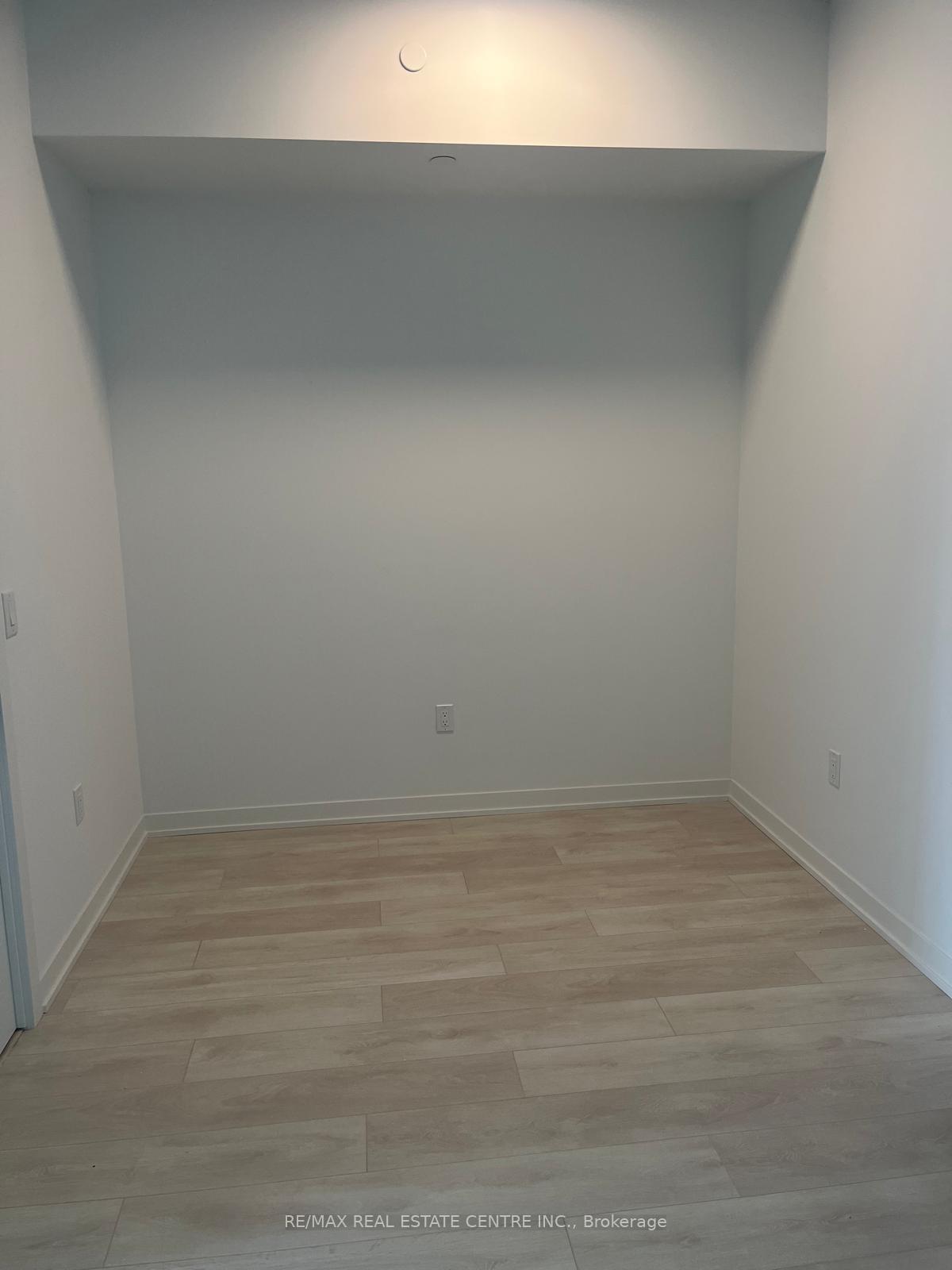 Photo 25 of Unit D906, 4878 Powers Common, Burlington, Alton — HOMEH