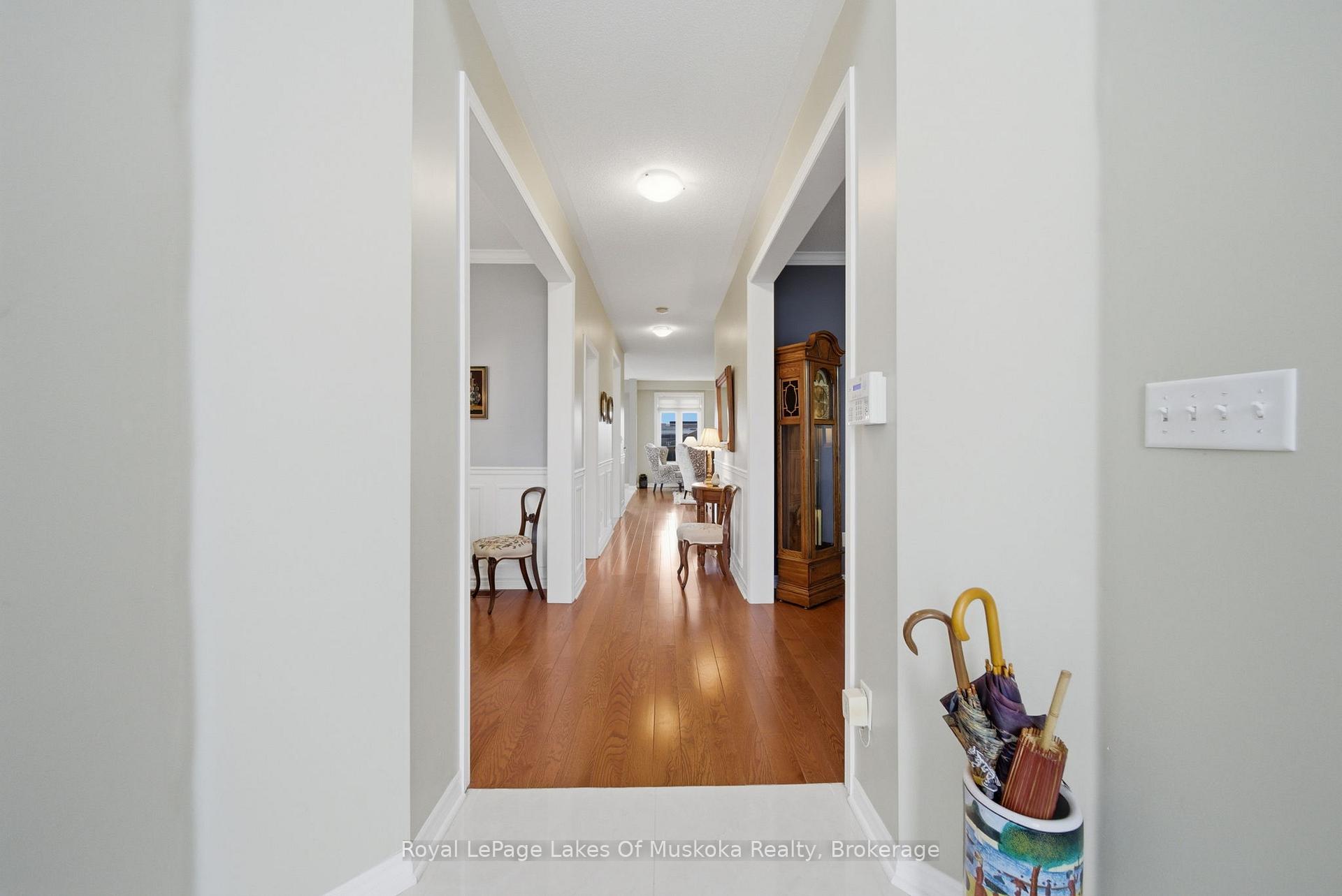 Photo 3 of 76 Succession Crescent, Barrie, Innis-Shore — HOMEH