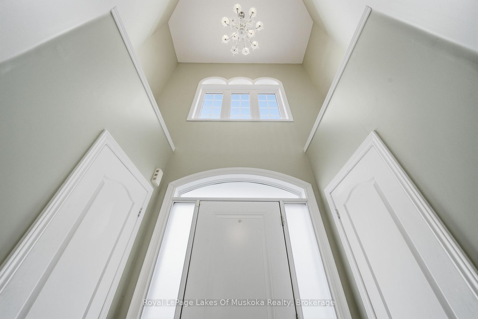 Photo 5 of 76 Succession Crescent, Barrie, Innis-Shore — HOMEH