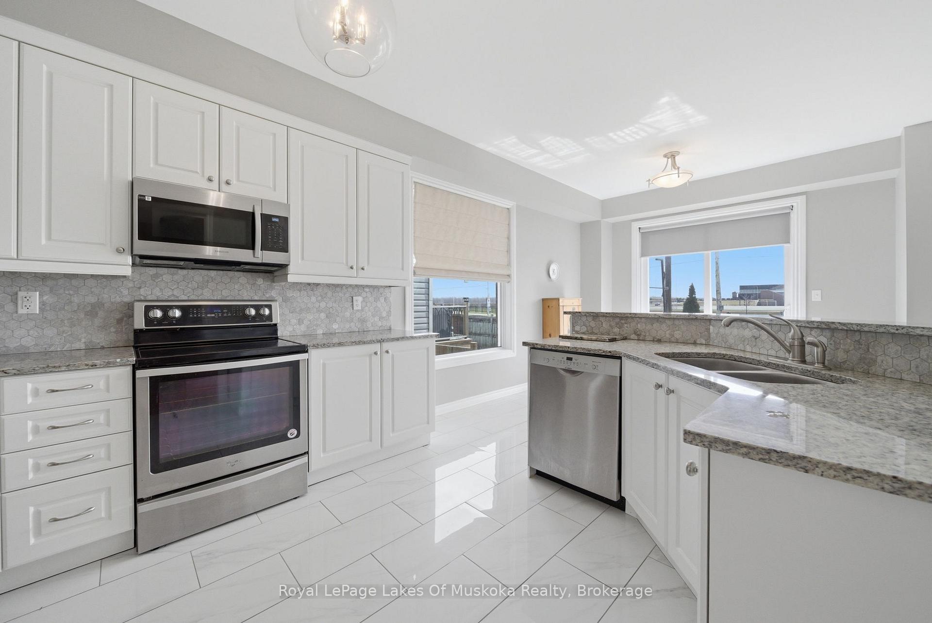 Photo 13 of 76 Succession Crescent, Barrie, Innis-Shore — HOMEH