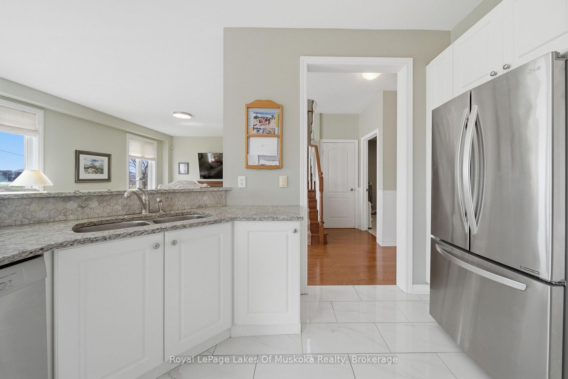 Photo 14 of 76 Succession Crescent, Barrie, Innis-Shore — HOMEH