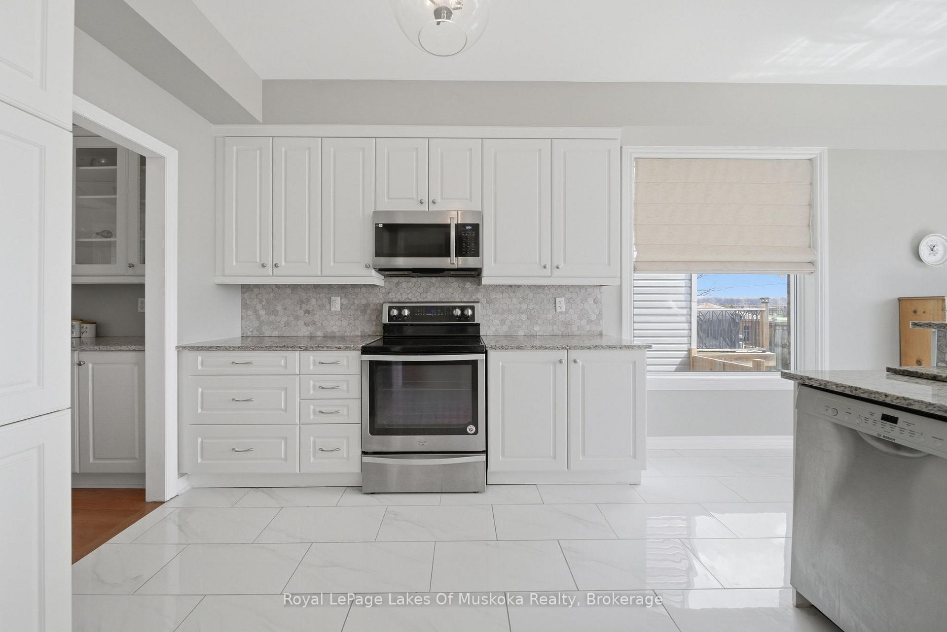 Photo 16 of 76 Succession Crescent, Barrie, Innis-Shore — HOMEH