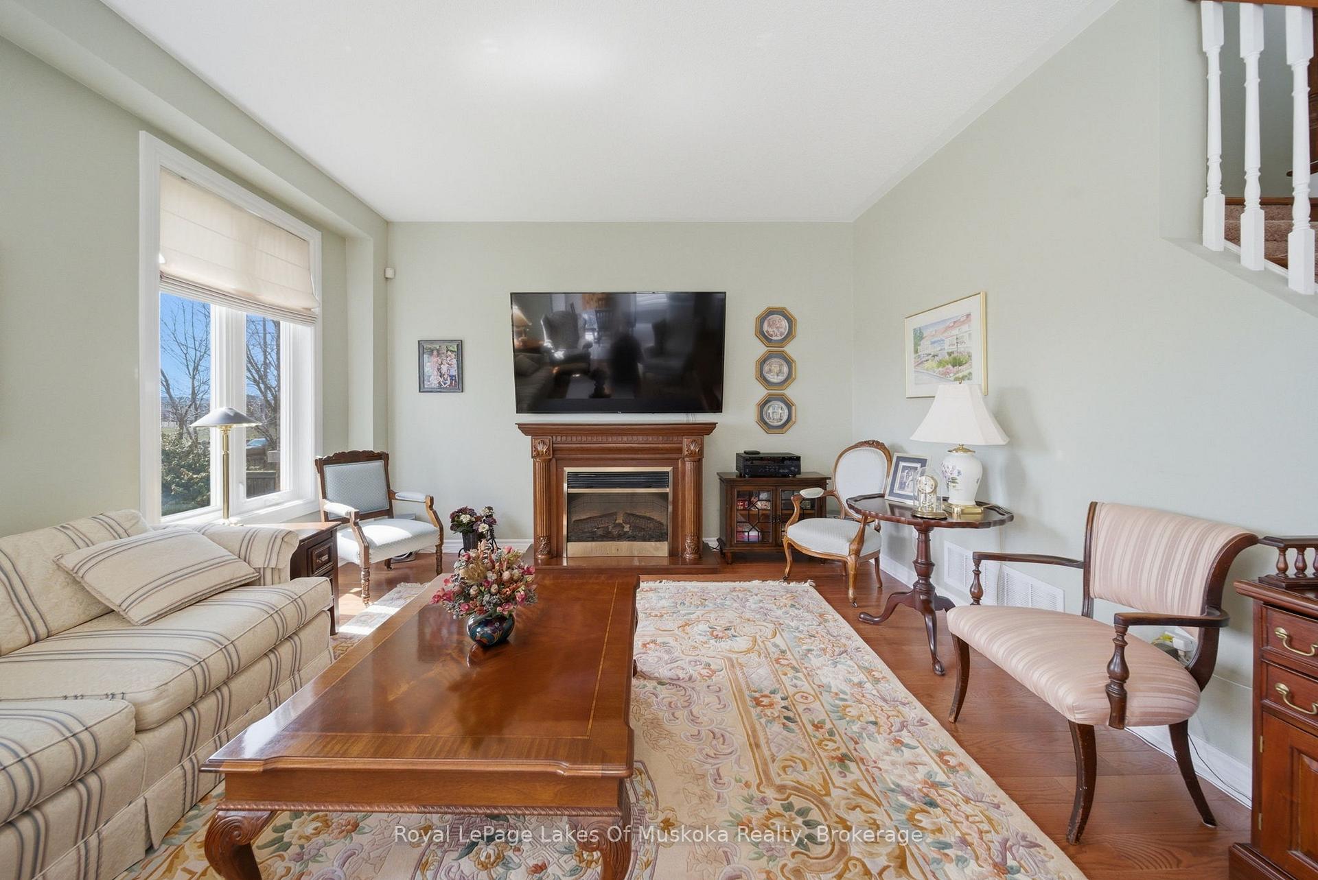 Photo 21 of 76 Succession Crescent, Barrie, Innis-Shore — HOMEH