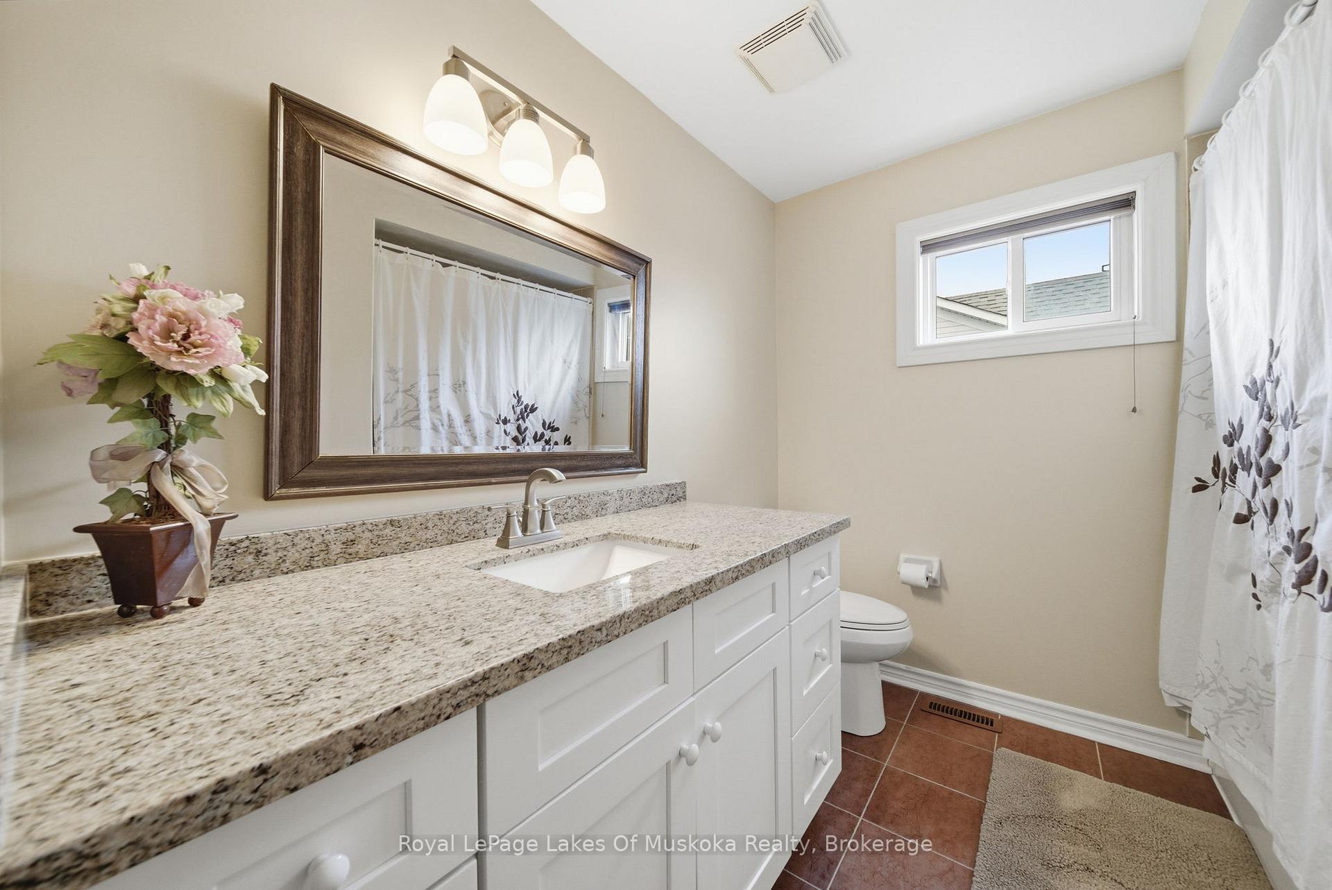 Photo 37 of 76 Succession Crescent, Barrie, Innis-Shore — HOMEH