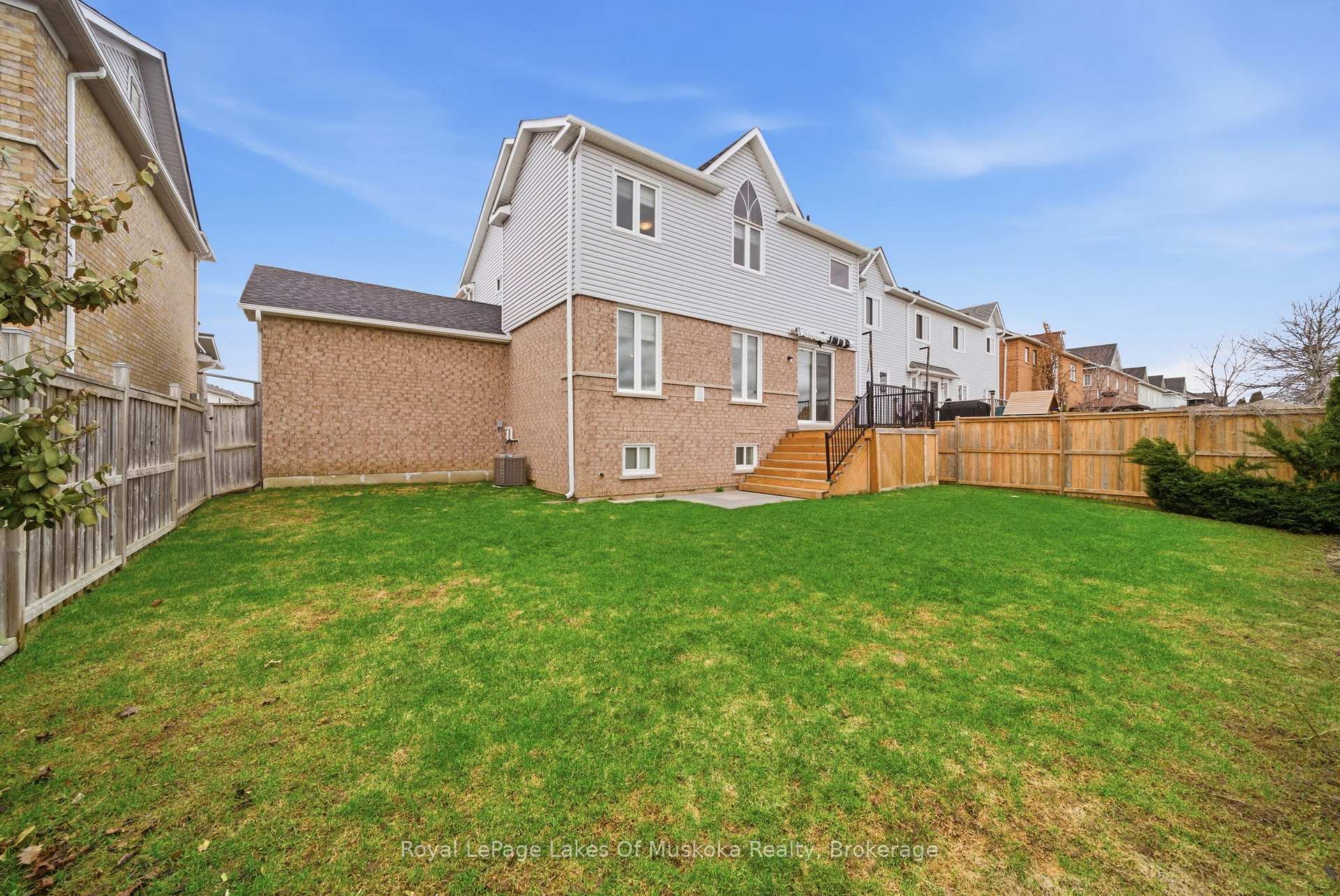 Photo 50 of 76 Succession Crescent, Barrie, Innis-Shore — HOMEH