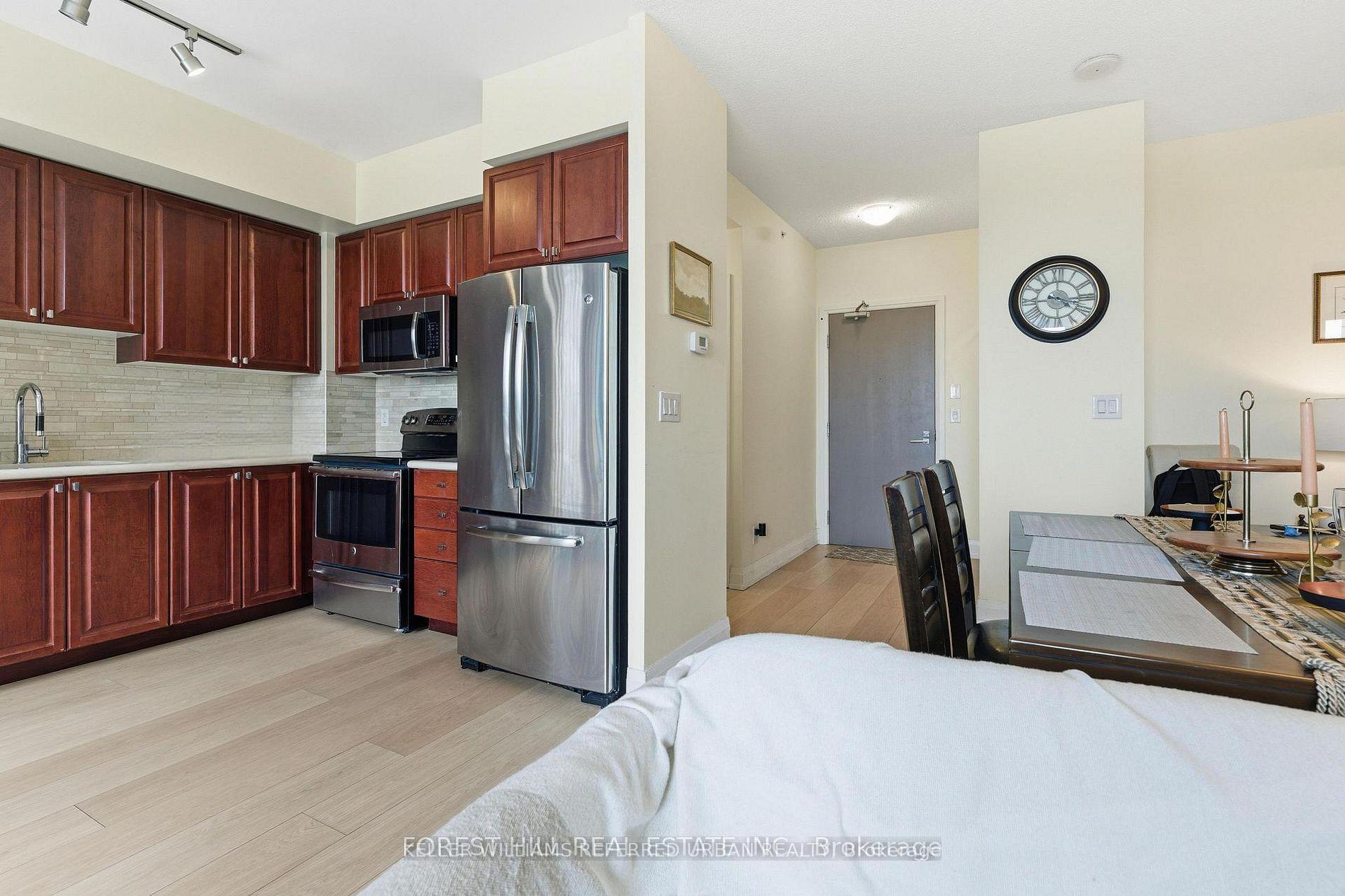 Photo 10 of Unit 2509, 7165 Yonge Street, Markham, Thornhill — HOMEH