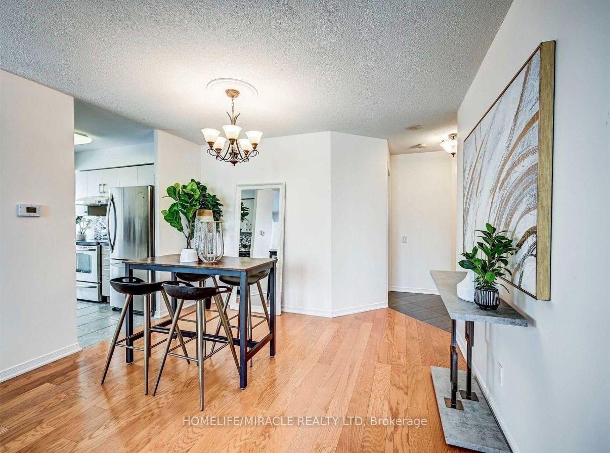 Photo 10 of Unit 603, 33 Empress Avenue, North York, Willowdale East — HOMEH