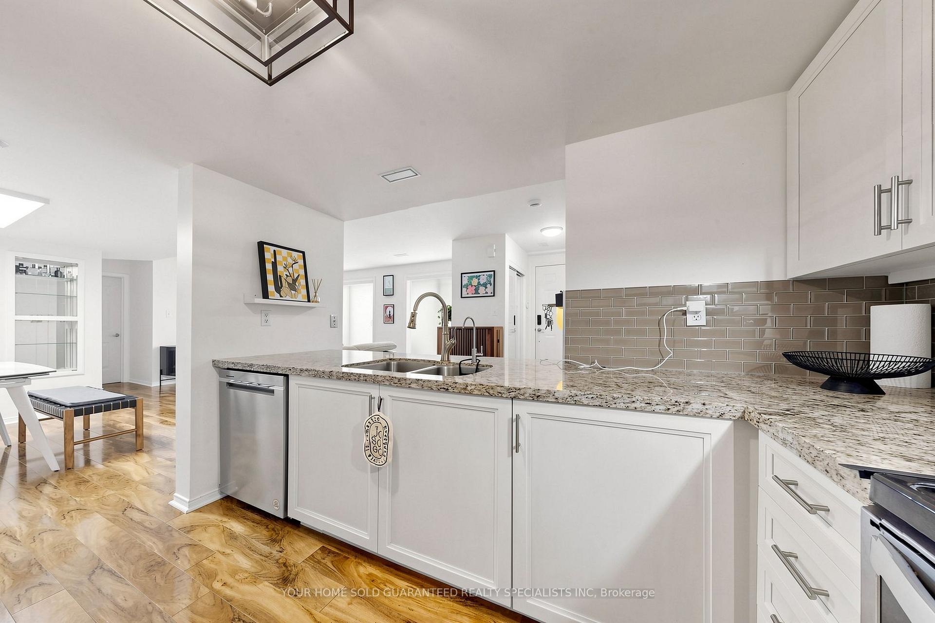Photo 3 of Unit 1003, 75 Weldrick Drive E, Richmond Hill, Observatory — HOMEH