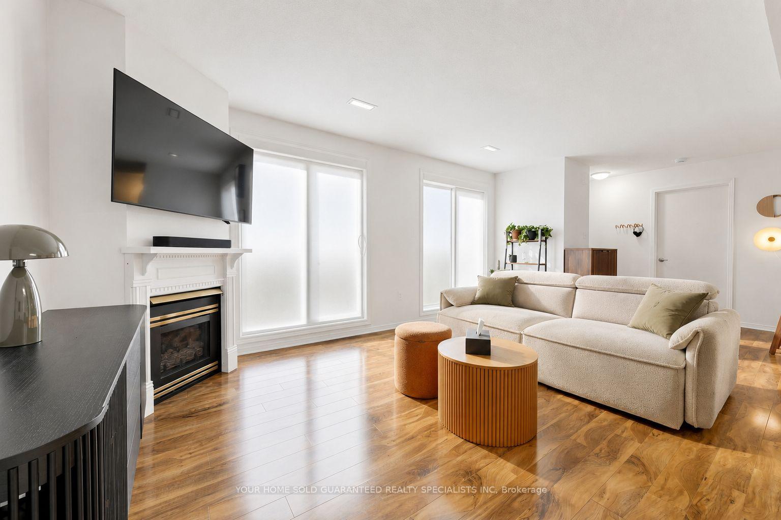 Photo 4 of Unit 1003, 75 Weldrick Drive E, Richmond Hill, Observatory — HOMEH