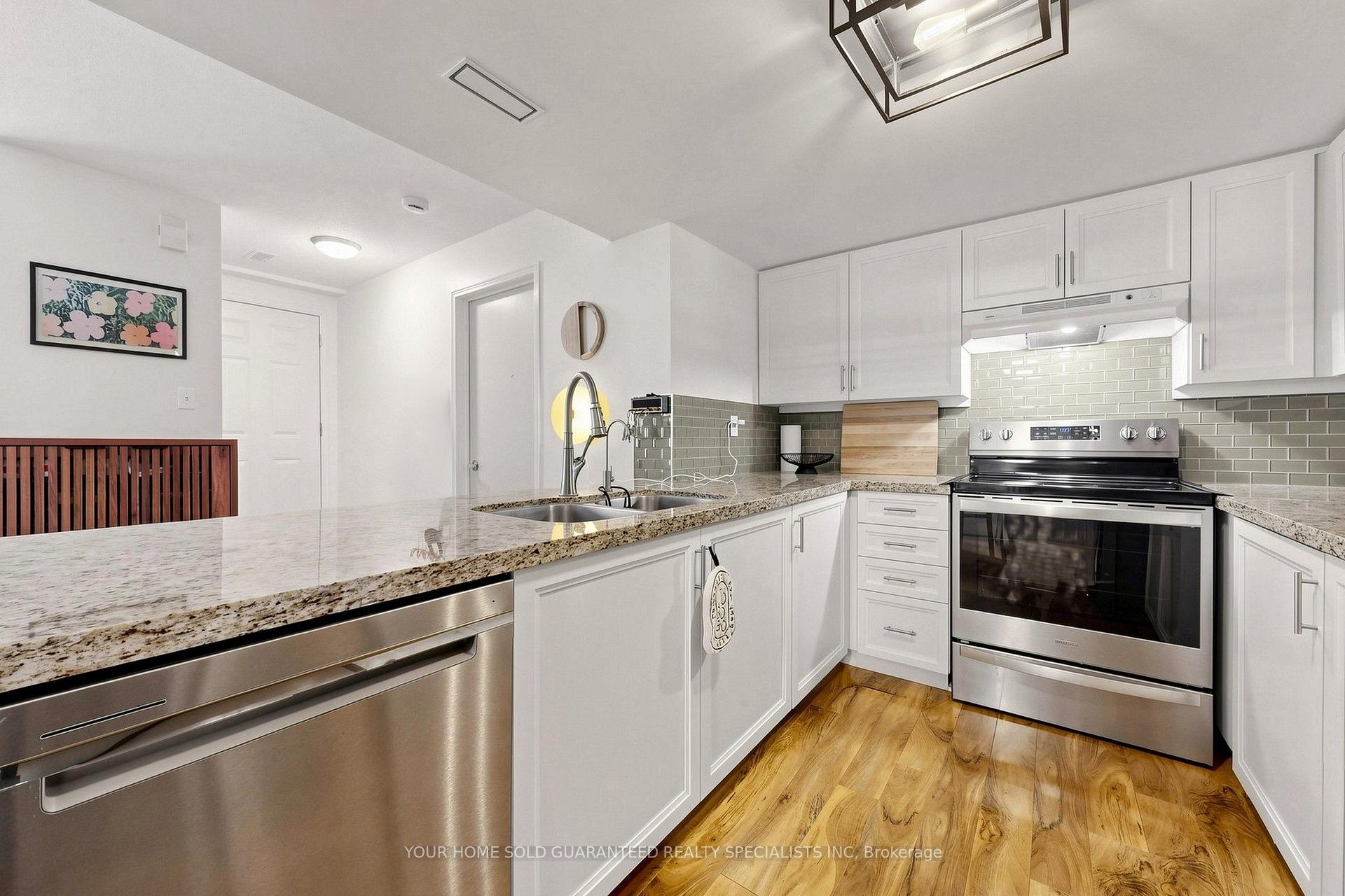 Photo 6 of Unit 1003, 75 Weldrick Drive E, Richmond Hill, Observatory — HOMEH