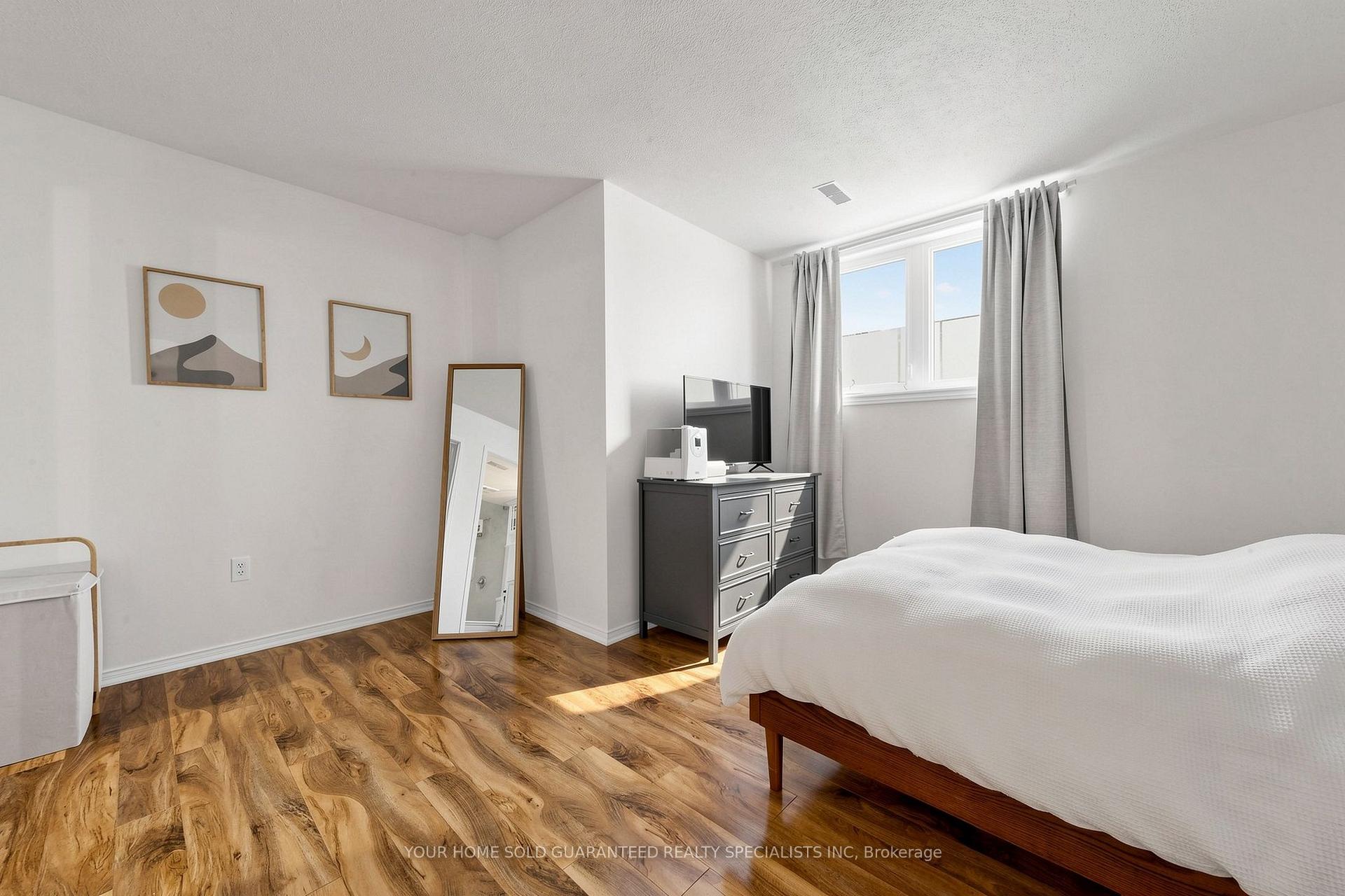 Photo 14 of Unit 1003, 75 Weldrick Drive E, Richmond Hill, Observatory — HOMEH