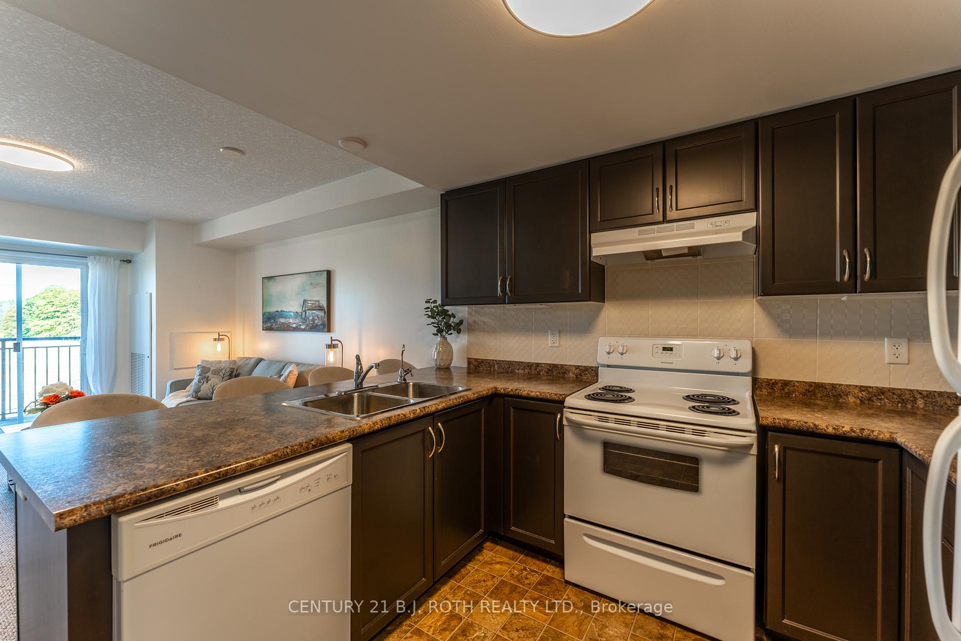 Photo 6 of Unit 403, 67 Kingsbury Square, Guelph, Pineridge/Westminster Woods — HOMEH