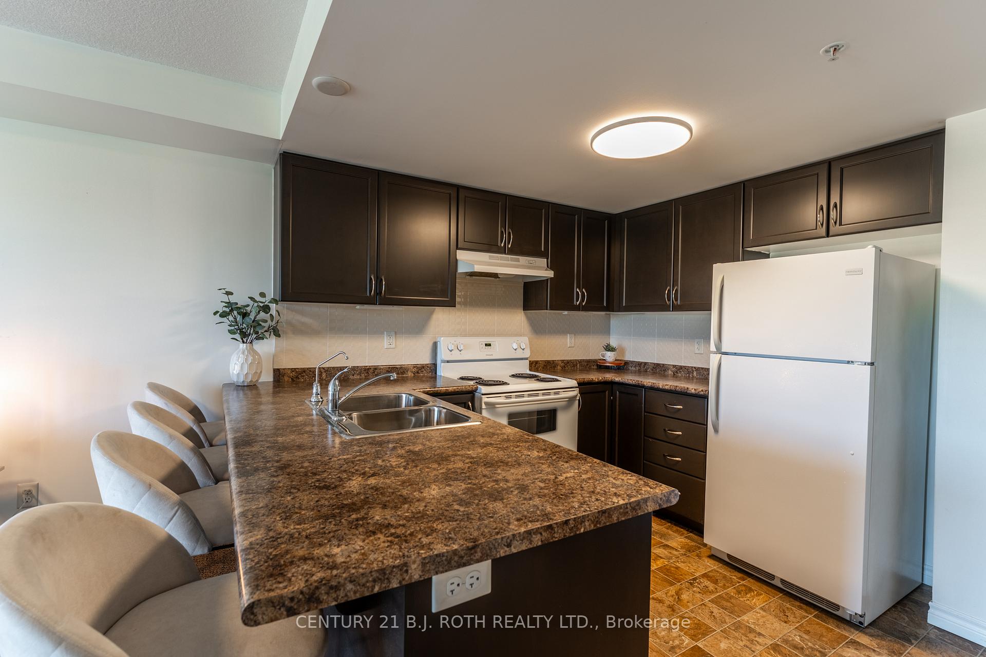Photo 8 of Unit 403, 67 Kingsbury Square, Guelph, Pineridge/Westminster Woods — HOMEH