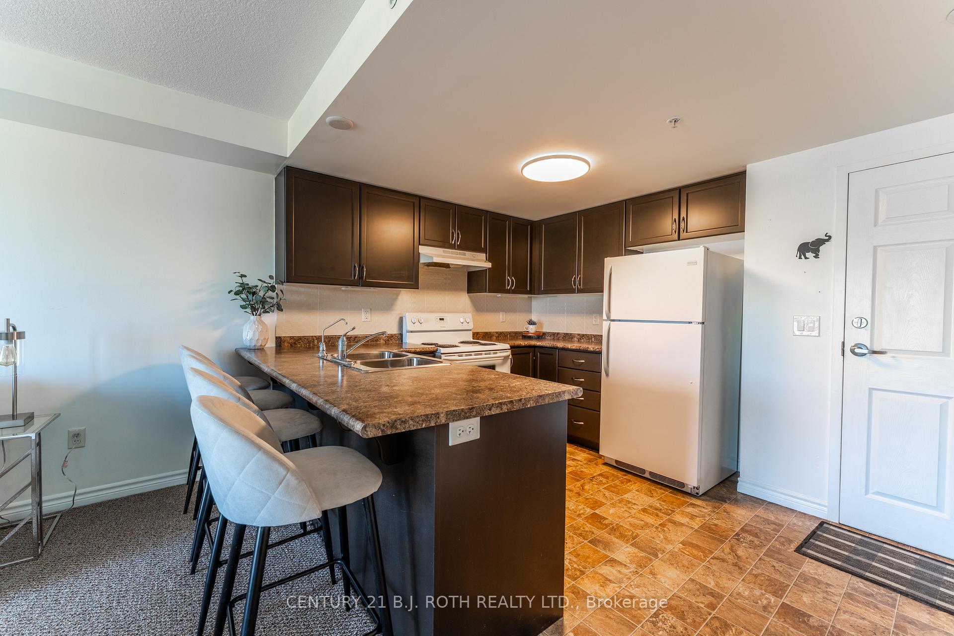 Photo 14 of Unit 403, 67 Kingsbury Square, Guelph, Pineridge/Westminster Woods — HOMEH