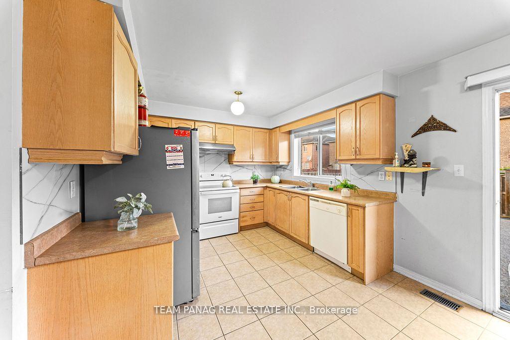Photo 13 of 31 Snowshoe Lane, Brampton, Sandringham-Wellington — HOMEH