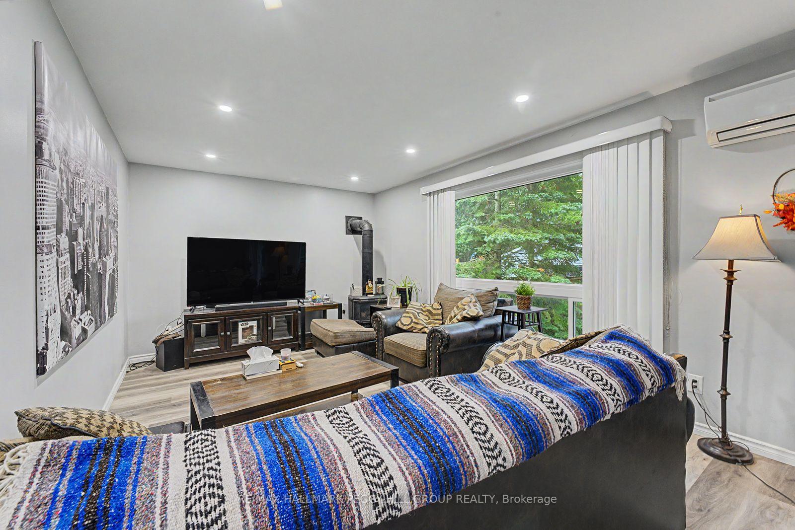 Photo 2 of Unit Upper, 63 Gunn Street, Barrie, Wellington — HOMEH