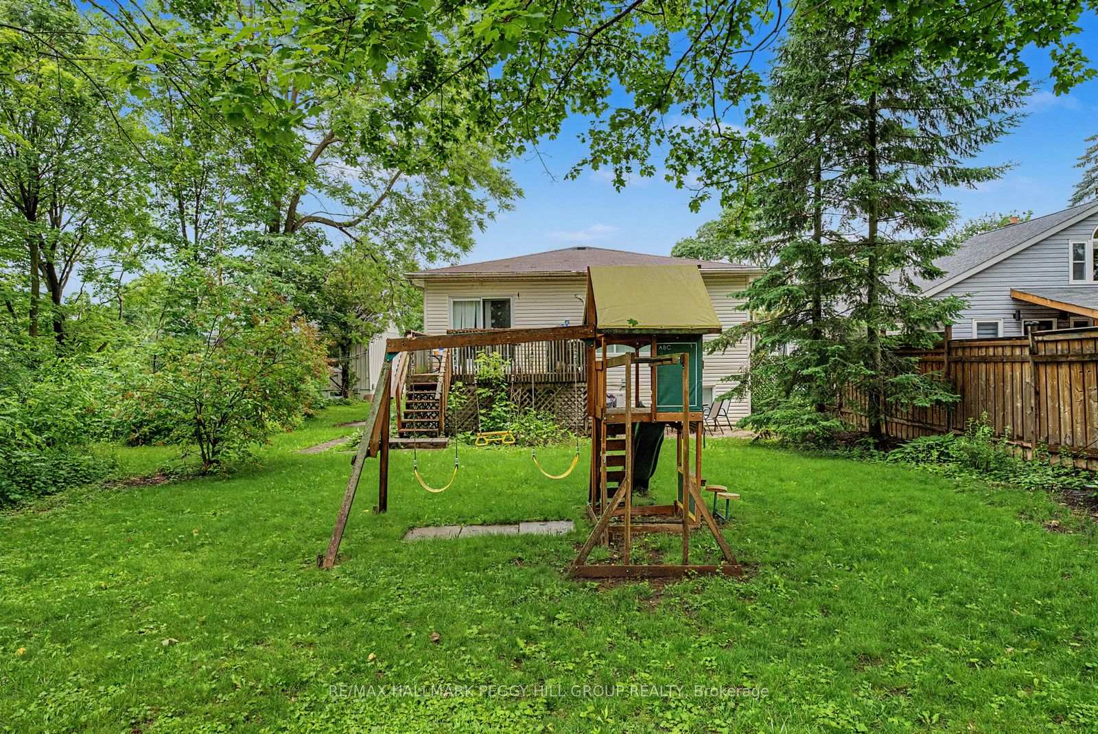 Photo 9 of Unit Upper, 63 Gunn Street, Barrie, Wellington — HOMEH