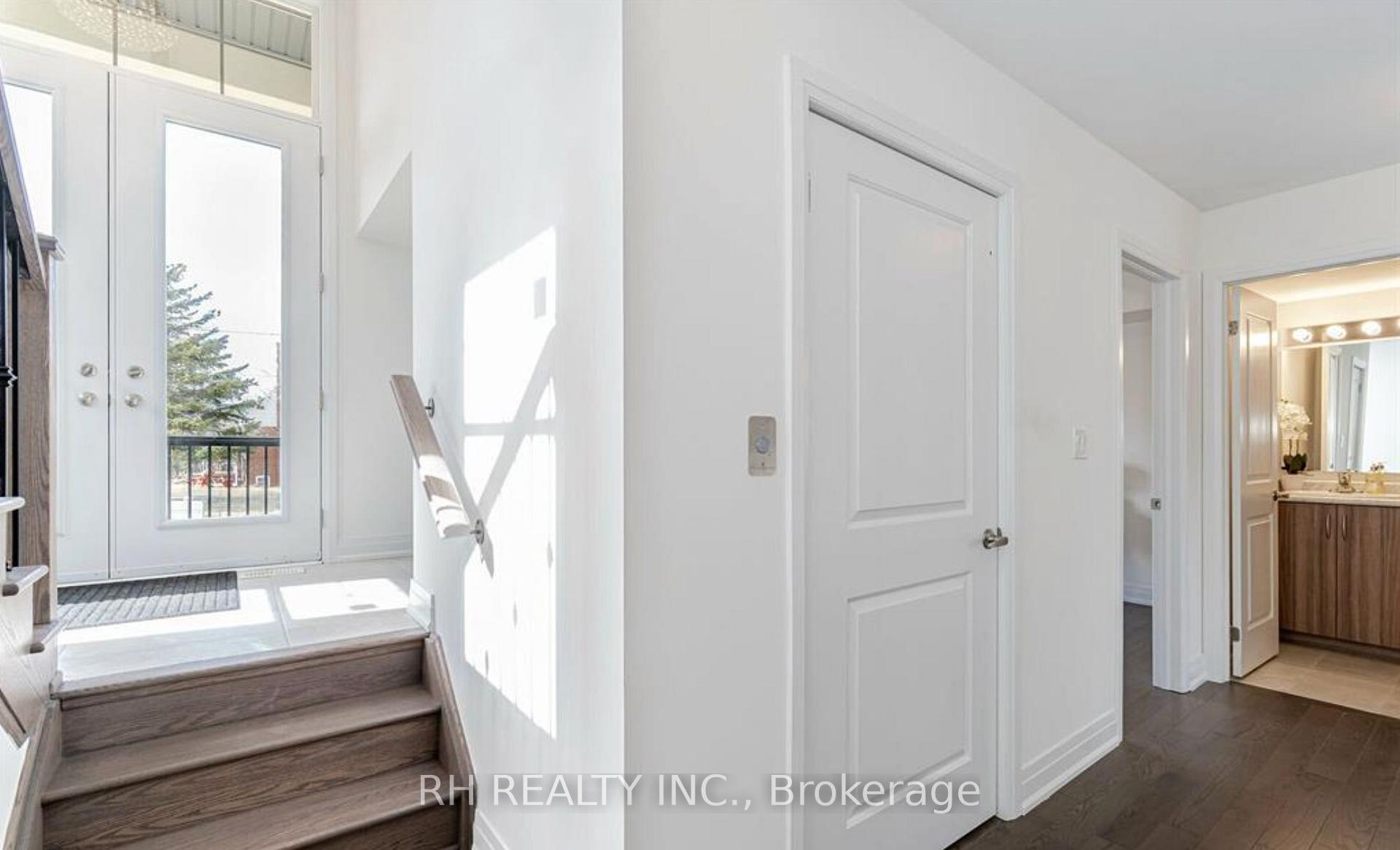 Photo 4 of 2087 Primate Road, Mississauga, Lakeview — HOMEH
