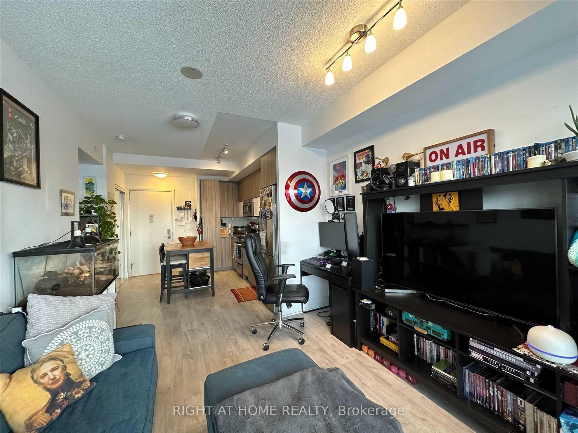 Photo 4 of Unit 1806, 56 Annie Craig Drive, Etobicoke, Mimico — HOMEH