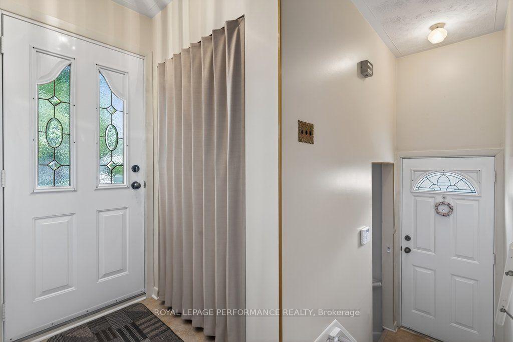 Photo 3 of 2184 Melfort Street, Ottawa, Hawthorne Meadows — HOMEH