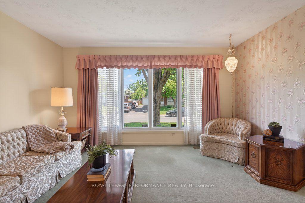 Photo 9 of 2184 Melfort Street, Ottawa, Hawthorne Meadows — HOMEH