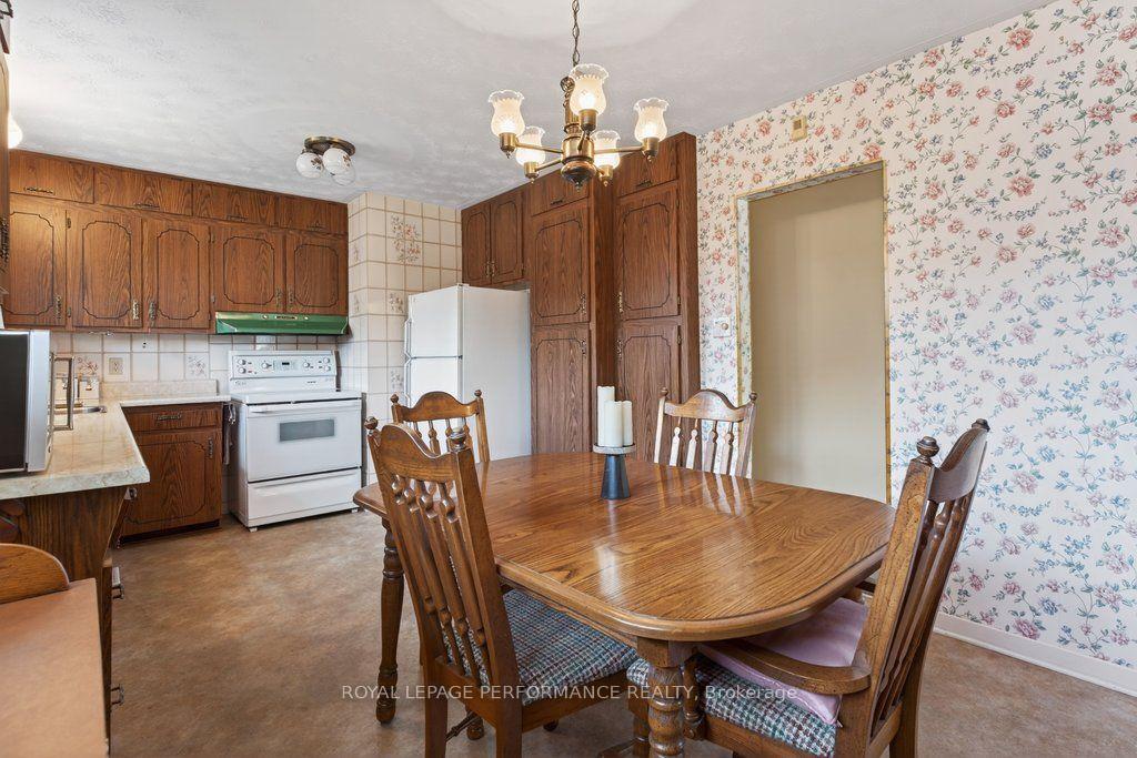Photo 11 of 2184 Melfort Street, Ottawa, Hawthorne Meadows — HOMEH