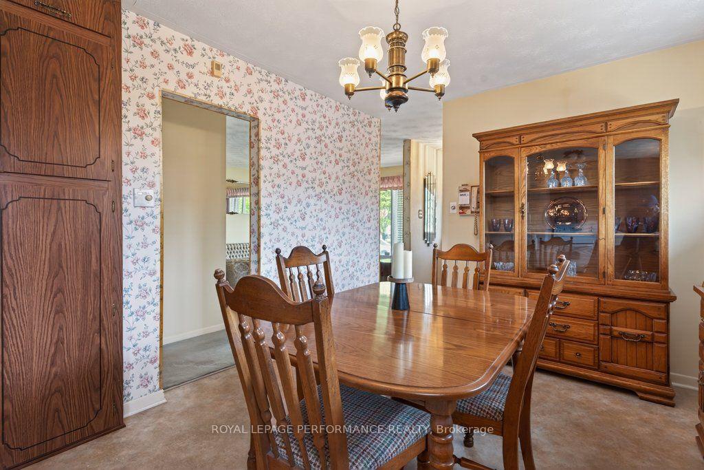 Photo 12 of 2184 Melfort Street, Ottawa, Hawthorne Meadows — HOMEH