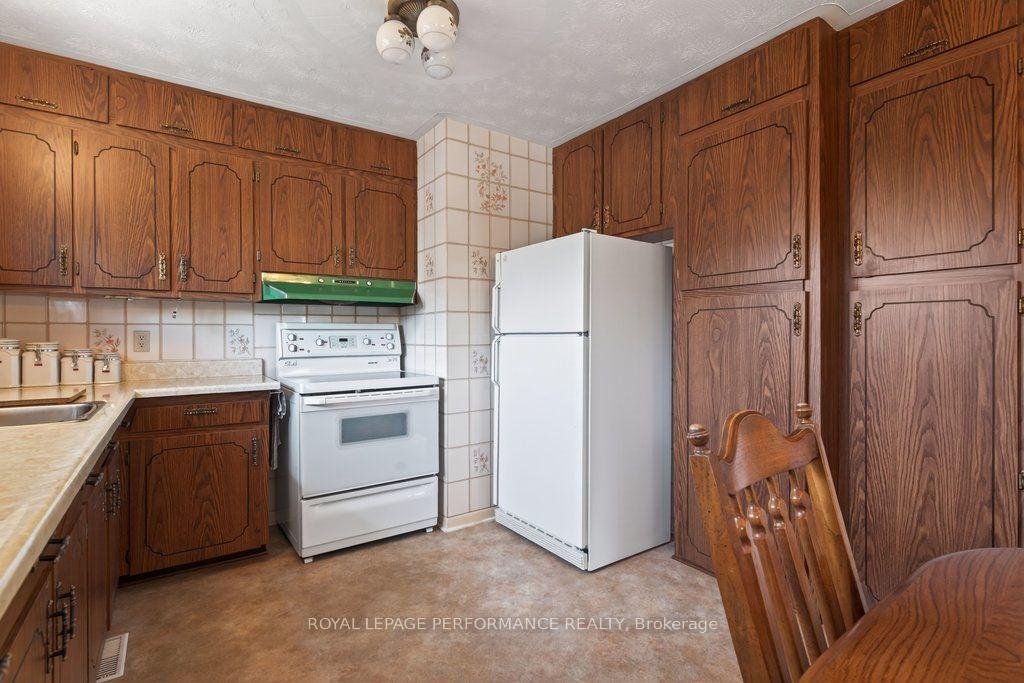 Photo 14 of 2184 Melfort Street, Ottawa, Hawthorne Meadows — HOMEH