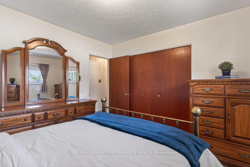 Photo 18 of 2184 Melfort Street, Ottawa, Hawthorne Meadows — HOMEH