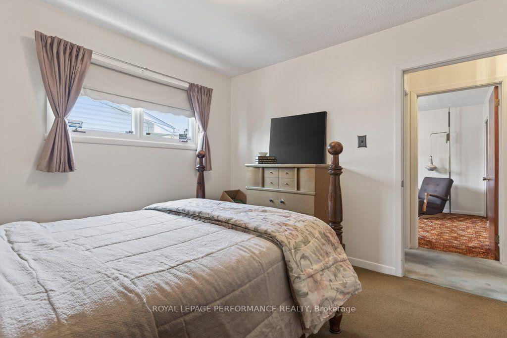 Photo 25 of 2184 Melfort Street, Ottawa, Hawthorne Meadows — HOMEH