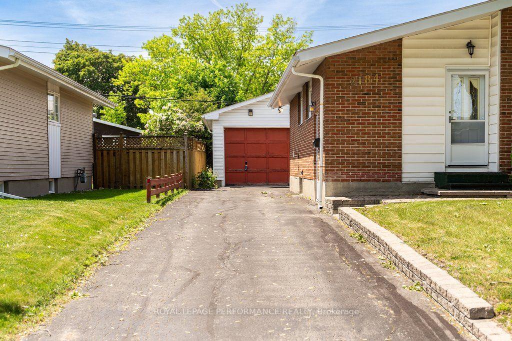 Photo 33 of 2184 Melfort Street, Ottawa, Hawthorne Meadows — HOMEH
