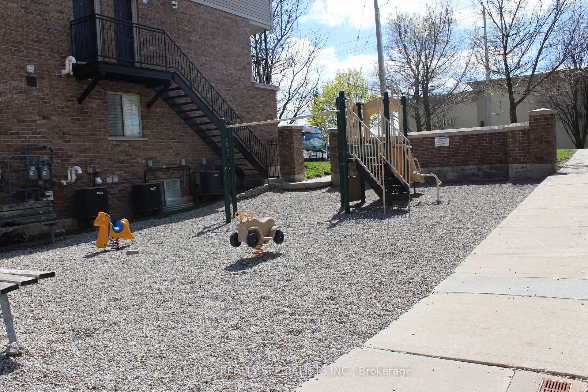 Photo 17 of Unit 25, 12 Holdborn Drive, Kitchener, Stanley Park — HOMEH