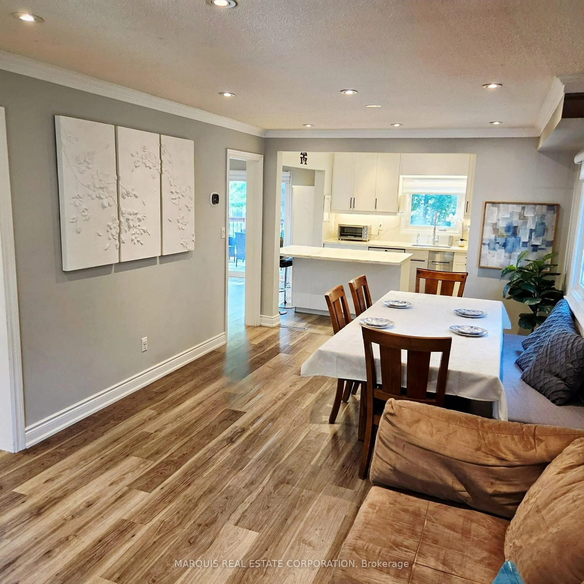 Photo 10 of 198 Forsyth Road, Newmarket, Bristol-London — HOMEH