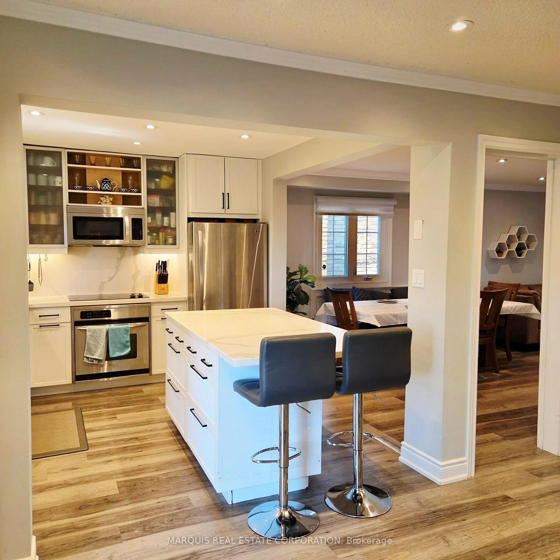 Photo 12 of 198 Forsyth Road, Newmarket, Bristol-London — HOMEH