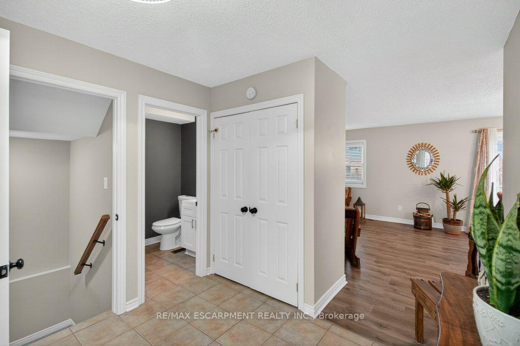 Photo 6 of 24 Braeheid Avenue, Hamilton, Waterdown — HOMEH