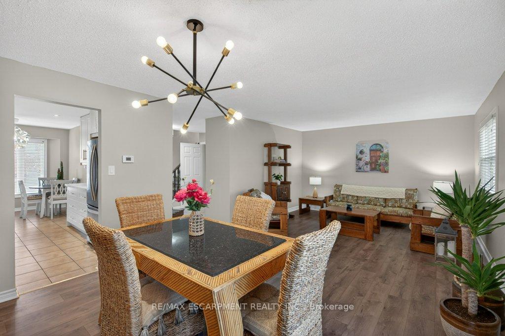 Photo 8 of 24 Braeheid Avenue, Hamilton, Waterdown — HOMEH