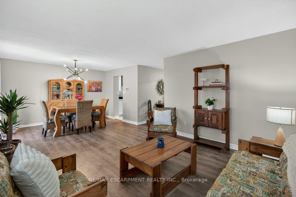 Photo 11 of 24 Braeheid Avenue, Hamilton, Waterdown — HOMEH