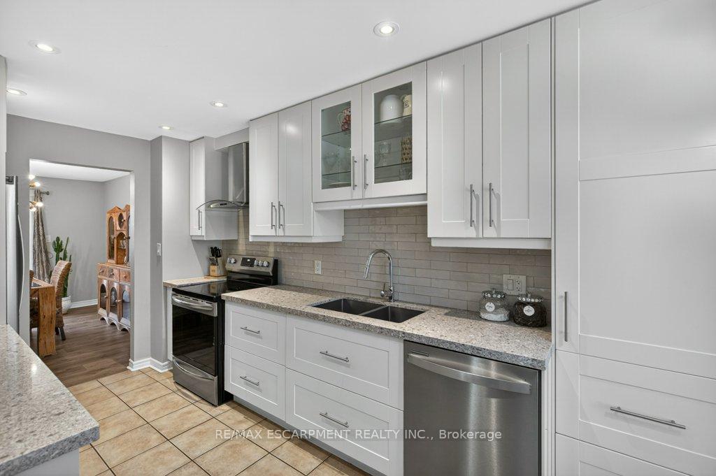 Photo 13 of 24 Braeheid Avenue, Hamilton, Waterdown — HOMEH
