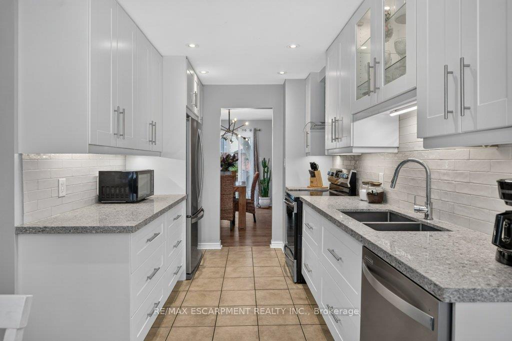 Photo 14 of 24 Braeheid Avenue, Hamilton, Waterdown — HOMEH
