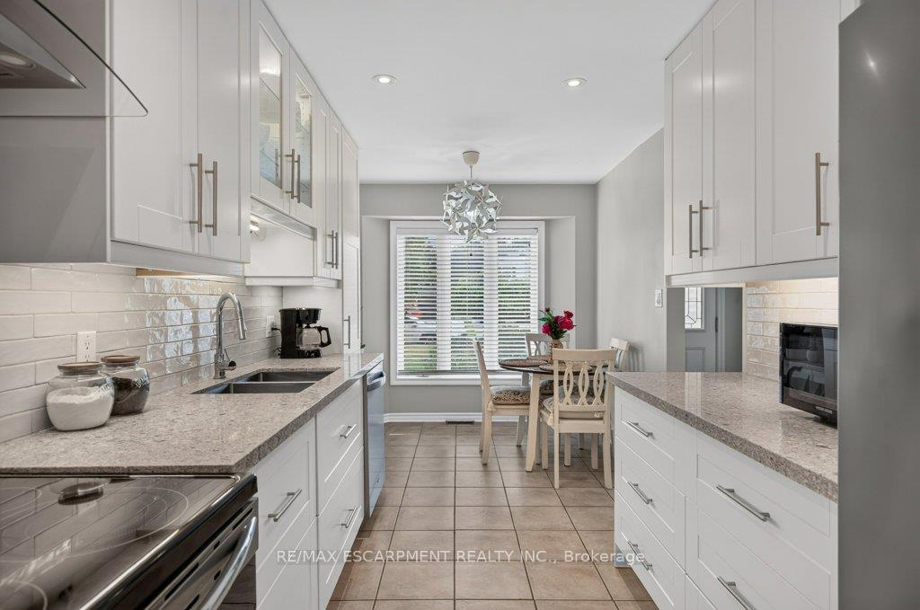 Photo 15 of 24 Braeheid Avenue, Hamilton, Waterdown — HOMEH