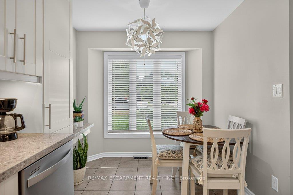 Photo 16 of 24 Braeheid Avenue, Hamilton, Waterdown — HOMEH