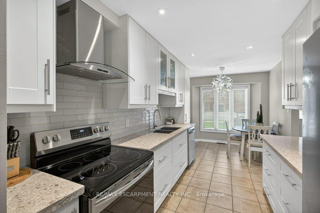 Photo 17 of 24 Braeheid Avenue, Hamilton, Waterdown — HOMEH